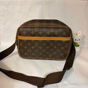 Louis Vuitton Reporter PM crossbody Bag